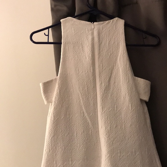 Zara Trafaluc Textured White Dress with Side Cut-Out Size Small, like-new - Picture 4 of 5